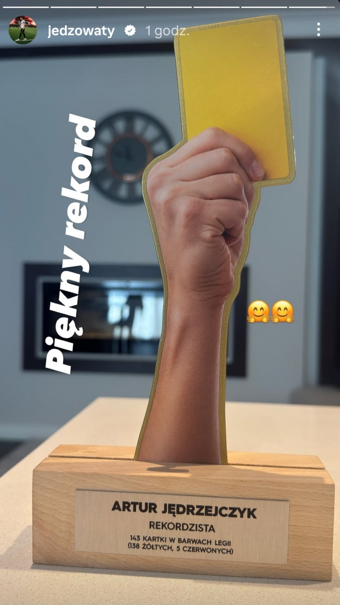 Oto TROFEUM jakie na koniec gry w Legii dostał Artur Jędrzejczyk xD